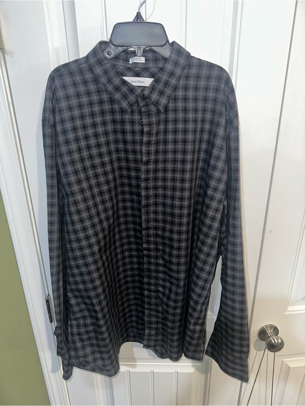 Calvin Klein Men's Black & Gray Plaid Long-Sleeve Button-Down Shirt